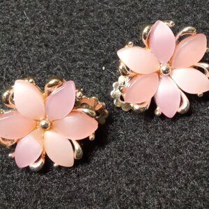 Vintage Peach Flower Clip-on Earrings